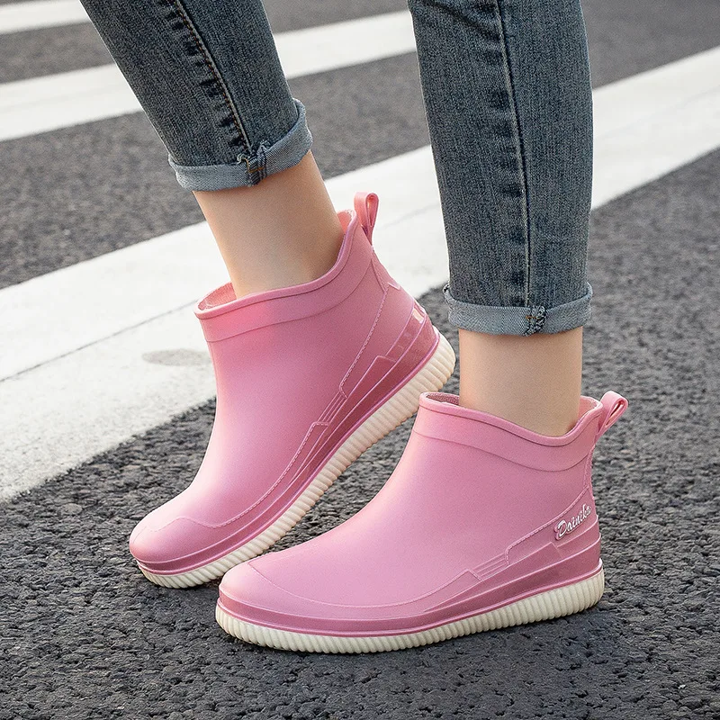 Fashionable and Versatile Women's Outdoor Waterproof Non-slip and Wear-resistant Shoes Short-tube Thick-soled Warm Rubber Shoes