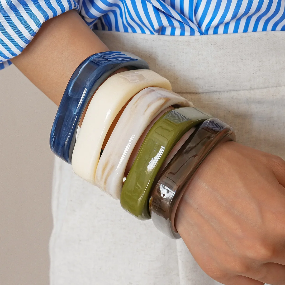 كبير مربع جولة الاكريليك الراتنج أساور للنساء الرجال مكتنزة خمر Smuding الكفة الأساور العصرية مأدبة السفر مجوهرات بسيطة F