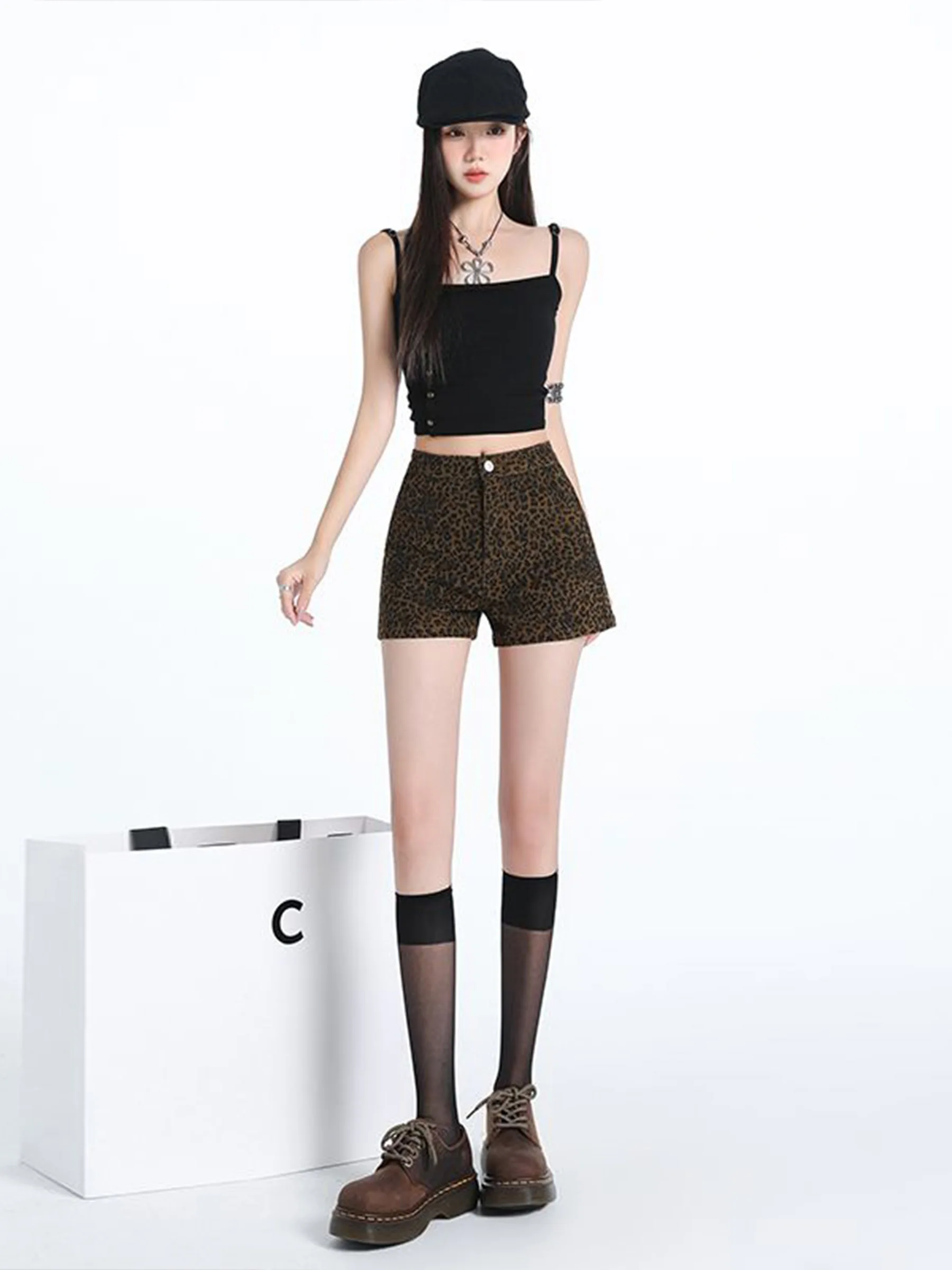 Retro Leopard Print High Waist Denim Shorts Women's Summer 2026 Slimming Leg Lengthening American Hot Girl Bodycon Hot Pants