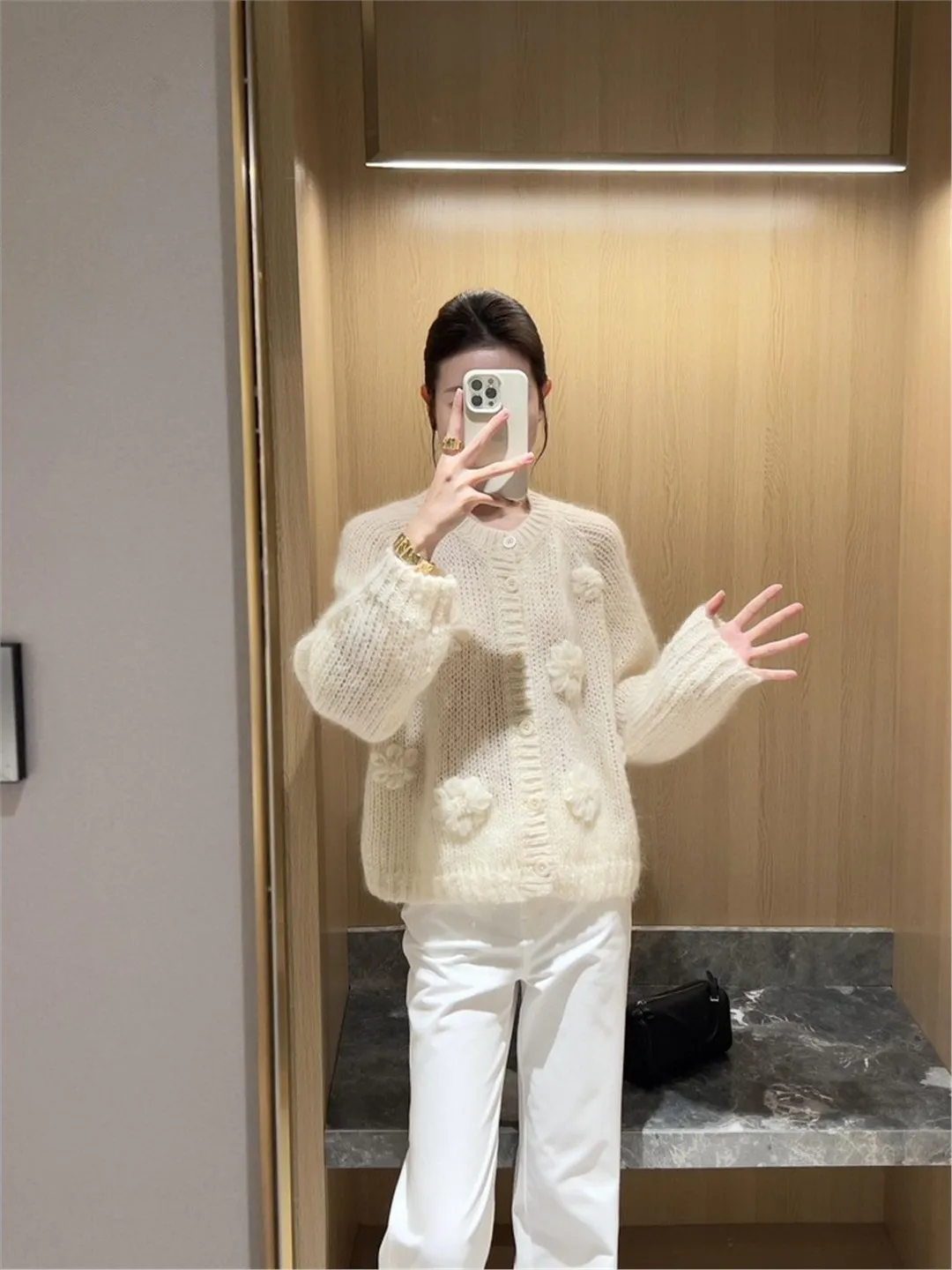 

Женский мягкий вязаный кардиган с 3D-цветочным узором, свободный крой, длинный рукав, городской стиль, осенняя мода, стройнящий топ