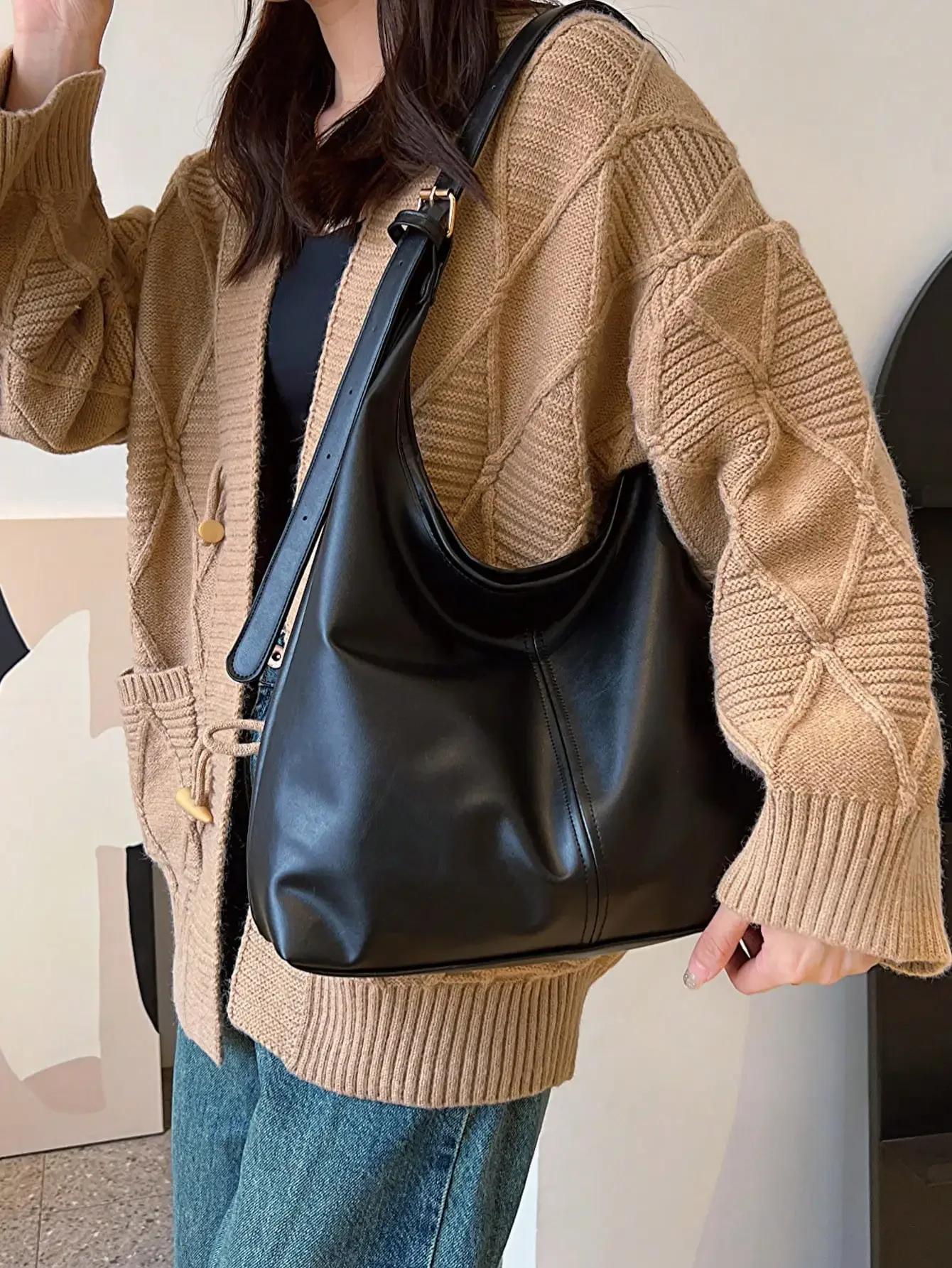 Vintage Large Capacity Shoulder Bag for Women with Soft Solid Crossbody Bag
