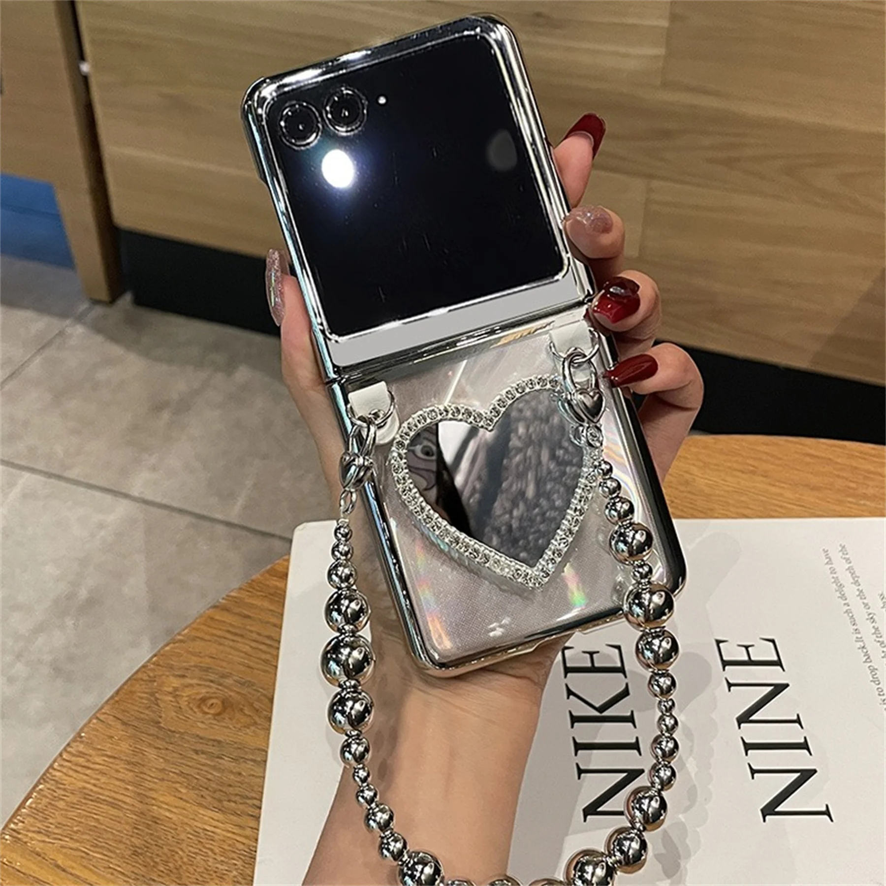 Korean Luxury Plating Transparent Heart Mirror Bracelet Chain Case For Motorola Moto Razr 40 50 Ultra 40 Ultra Shockproof Cover