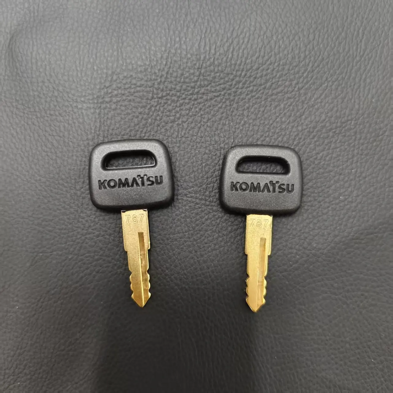 Excavator Parts Start Key Ignition Starting Key Side Door Key 787 for KOMATSU PC60 PC70 PC80 PC130 PC200 PC300 PC360 PC400 -5-6