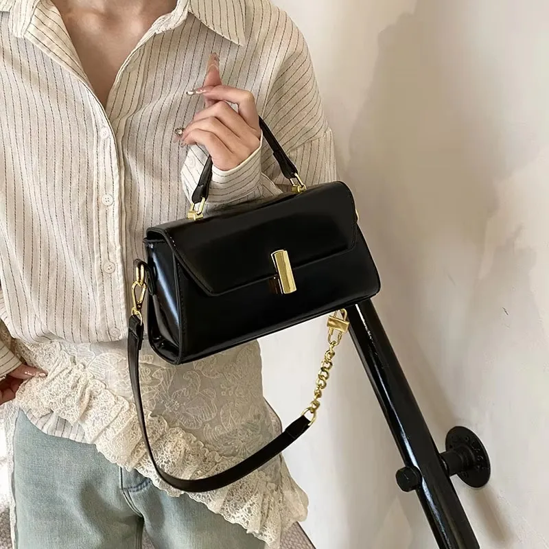 

Designer Solid Color Tote Bag - Retro-Inspired Leather Satchel With Minimalist Strap & Parisian Chic Details