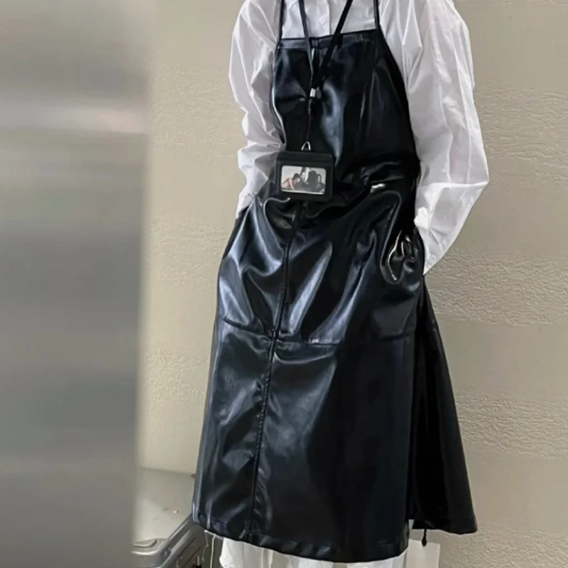 

Fashionable and Handsome Glossy PU Apron Long Waterproof and Oilproof Workwear Adjustable Hanging Neck Design