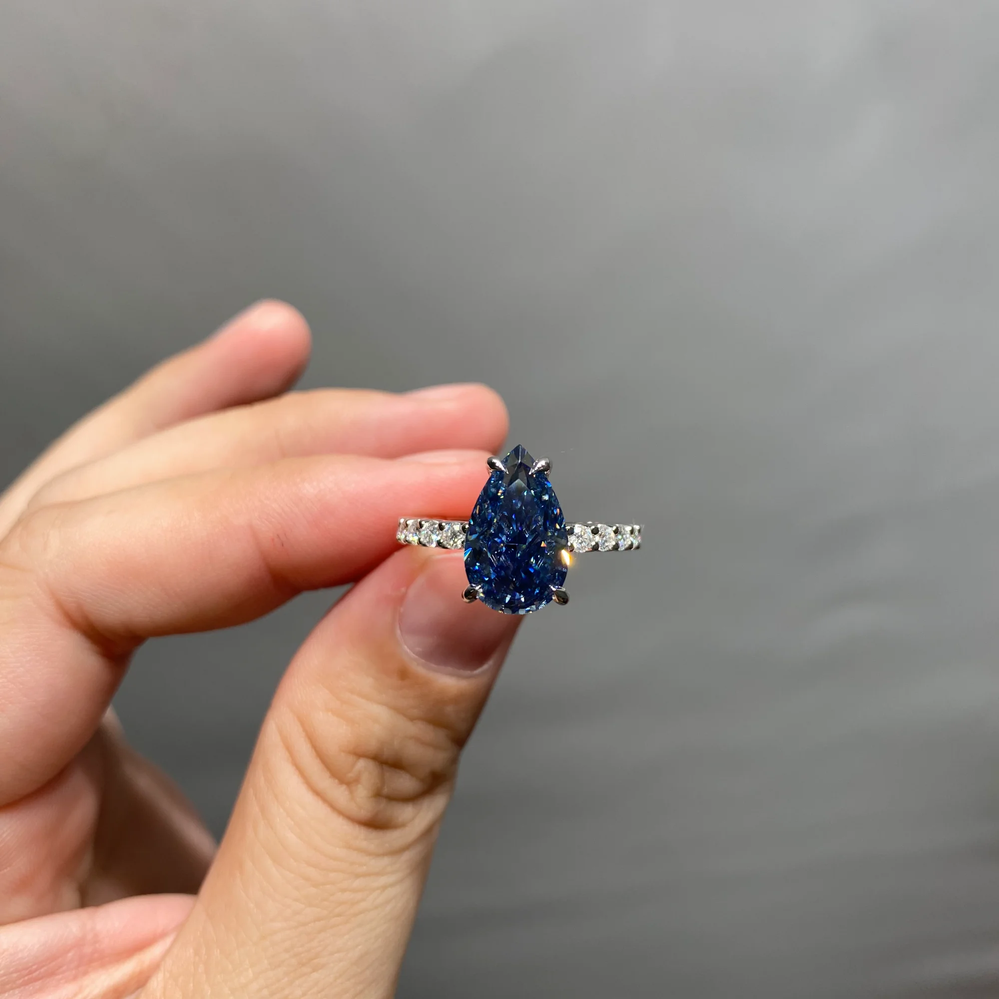 Anillo de pera de moissanita AUAOJEWEL, piedras preciosas azules, Plata de Ley 925, anillo de compromiso de oro de 14k y 18k para mujer, joyería, regalo de lujo