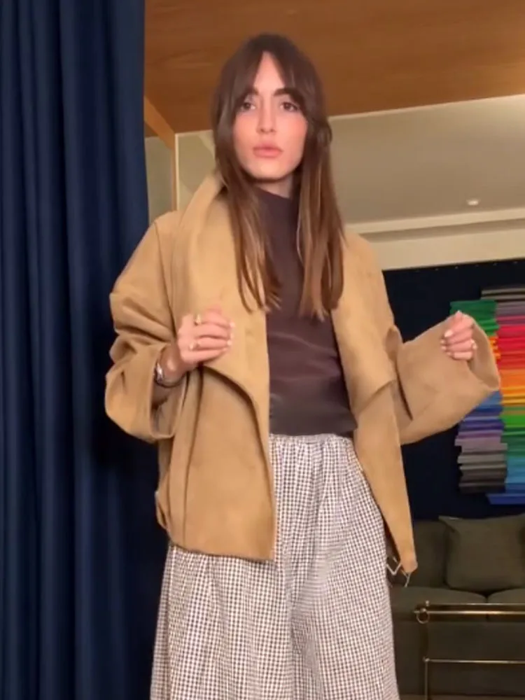 

Женская куртка HH Fashion 2026: Свободный крой, комбинированный воротник, однобортная, с карманами, длинные рукава, в стиле High Street