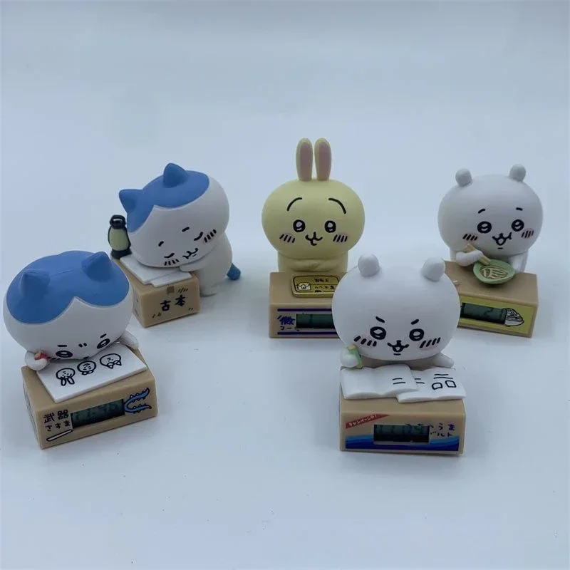 Nuovo Kawaii Chiikawa Gashapon Doll Anime Figura Modello Ornamenti Cartoon Carino Hachiware Usagi Modello di bambola Giocattolo Decorazioni per il desktop