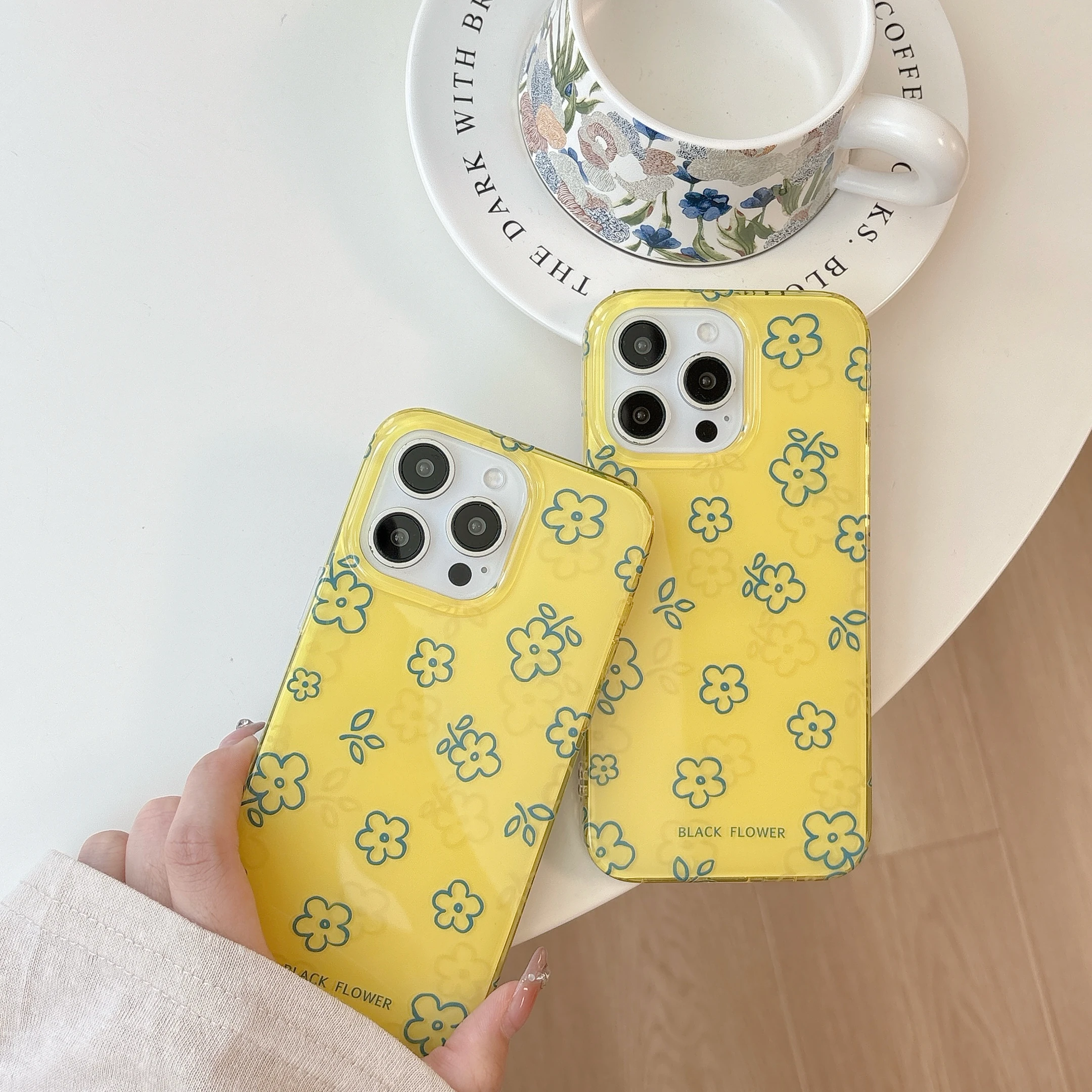 

Small Fresh All-Edge Protective Phone Case Bright Yellow Full Screen Flower Stylish Comfortable For iPhone16 13 14 15 ProMax