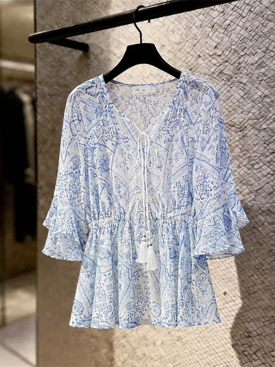 

Elegant Floral Print Chiffon Shirt with Bell Sleeves Commute Women's Fashion Korean Style Straight Cut V-Neck Half Sleeve Top