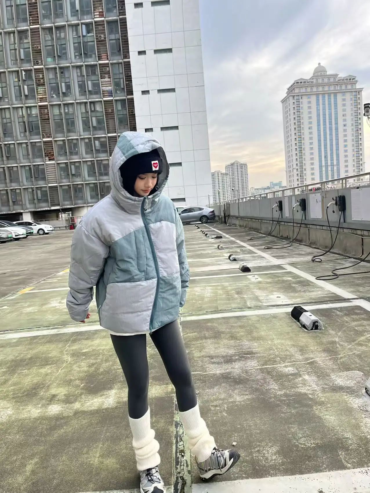 

Водонепроницаемая белая пуховая куртка для мужчин и женщин, зимняя, для альпинизма и туризма, с цветными вставками, спортивная, стандартного кроя