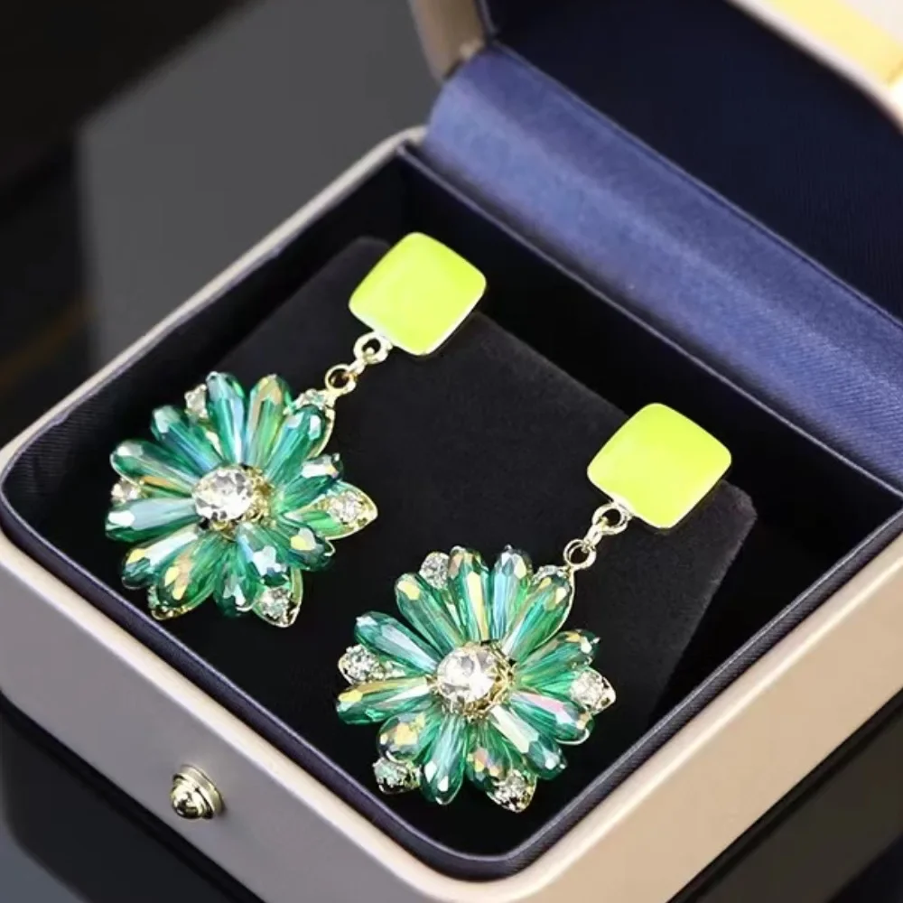 أقراط البتلة الإبداعية. الطراز الريفي القديم والعصري، قلادة على شكل زهرة خضراء، أقراط فاخرة مصنوعة من الكريستال الاصطناعي #1