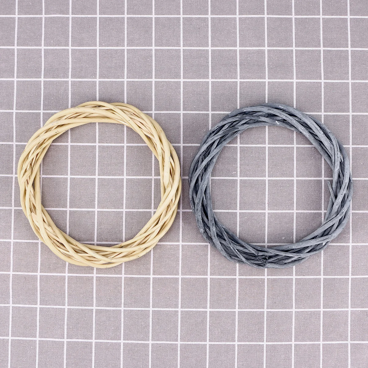 

Decorative Grapevine Wreath 20Cm Traditional Rattan Craft Base for Artificial Flowers Wooden Twig Vine Wreath for Home Door Wall