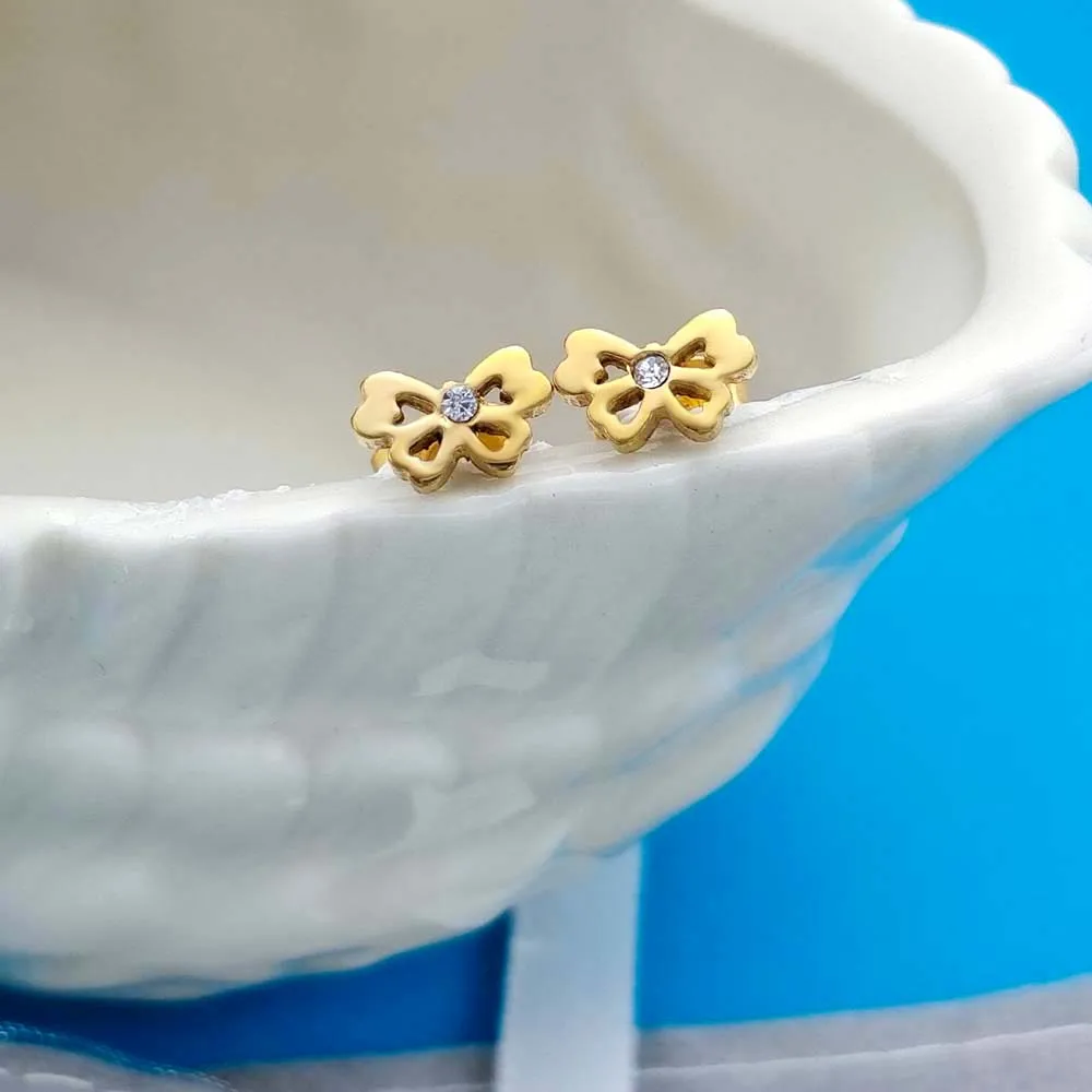 New fashionable, light luxury, simple, exquisite, small and cute butterfly stainless steel women's ear studs, a niche daily styl