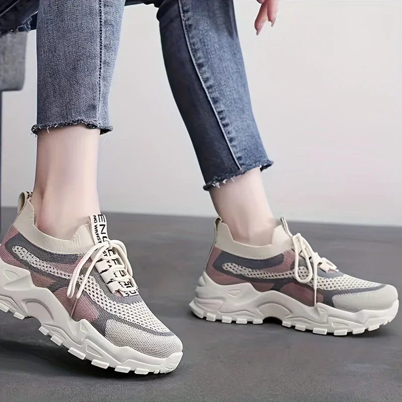 2023 vendite calde Sneakers tessute volanti traspiranti da donna, scarpe con plateau stringate Casual, scarpe da corsa basse in Mesh leggero