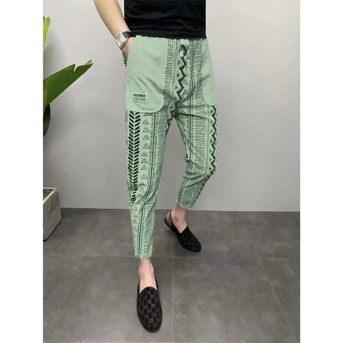 Calça casual de harém solta masculina, estilo fino, listra estampada de luxo, pés encadernados, força elástica, calça que combina com tudo, verão