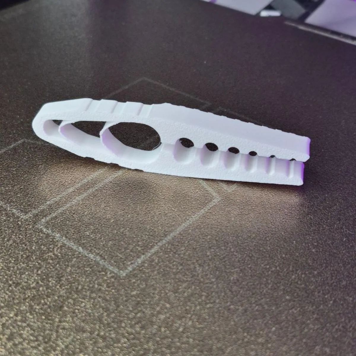 Plastic nail clamp - a nail holder with multiple sizes that can be used to protect fingers and pliers for safe nail insertion