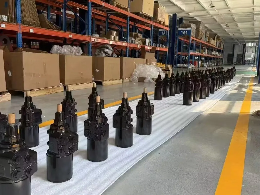 Construction Machinery Parts HD785 HD465 STEERING VALVE Valve Assembly 561-40-83300 561-40-63302 569-40-42502 561-40-63301