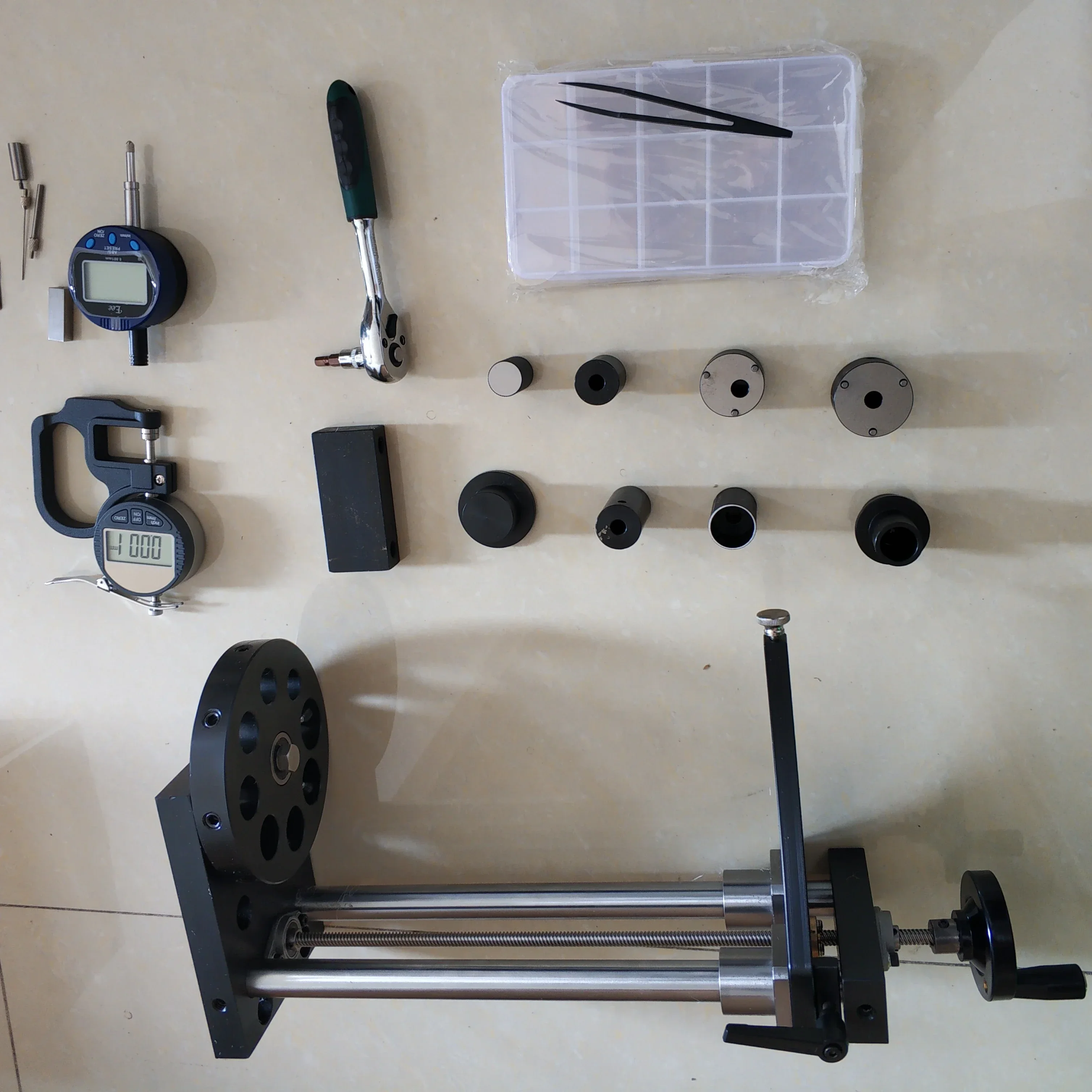 

Монитор инструмента для ремонта дизельных форсунок Common Rail сцены CRM 900. 2025 г. в комплект не входит.