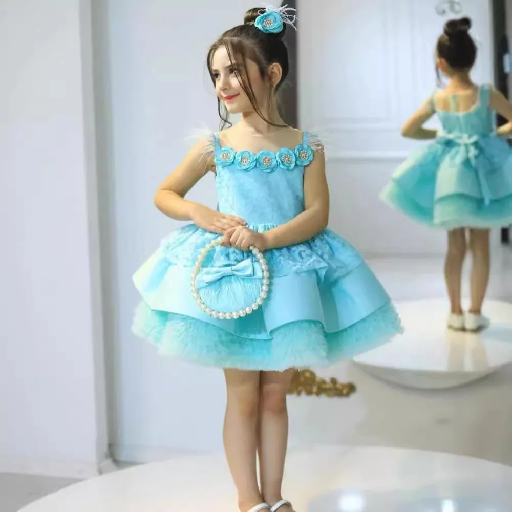 Maßgeschneidertes Ballkleid mit Spaghettiträgern und Stufenrock für Baby-Mädchen, Geburtstagsparty-Kleid mit Applikationen, Schleife und Blumenmädchen-Design, Überknie-Festkleid – Detail 3
