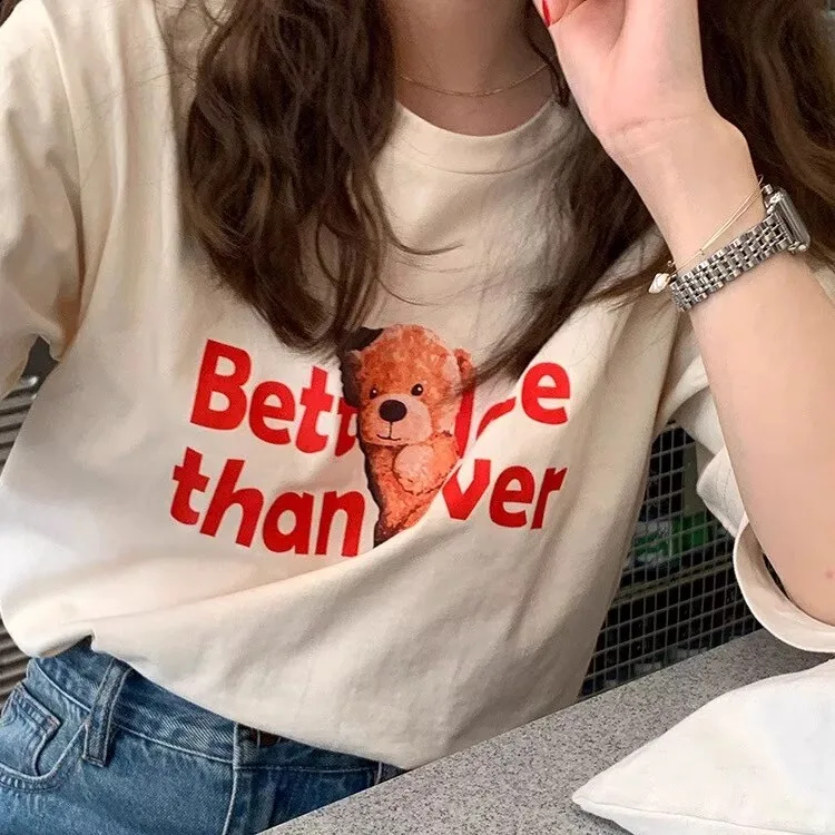 2025년 여름 한국 스타일 루즈핏 티셔츠 귀여운 곰 레터 프린트 다용도 에이지리스 캐주얼 출퇴근 스타일 여성 상의