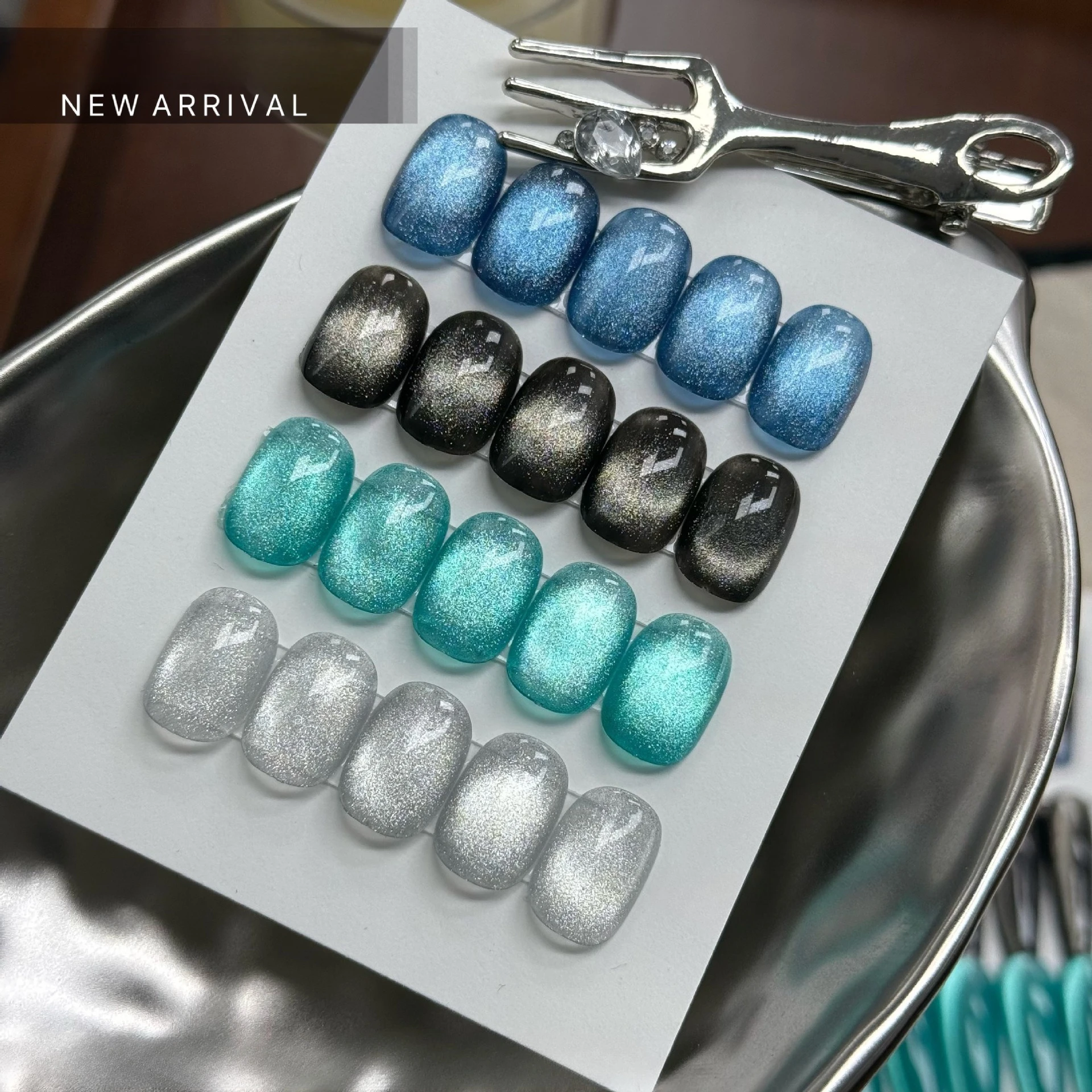 

4pcs Autumn Winter Blue Glass Bead Cat Magnetic Nail Gel Polish Set Crystal Soak Off All For Manicure Nail Supplies Nail Art