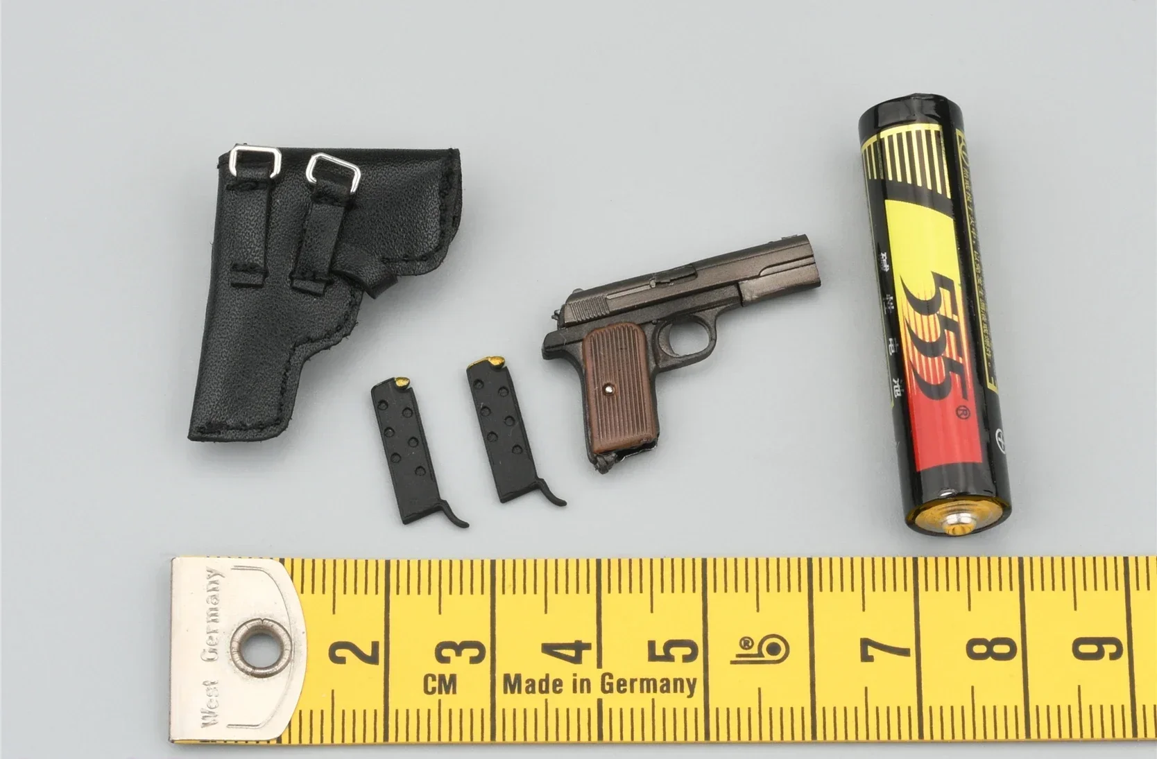 FS 73048 Pistol & Holster Model 1/6 Scale Female Soldier Red Sniper