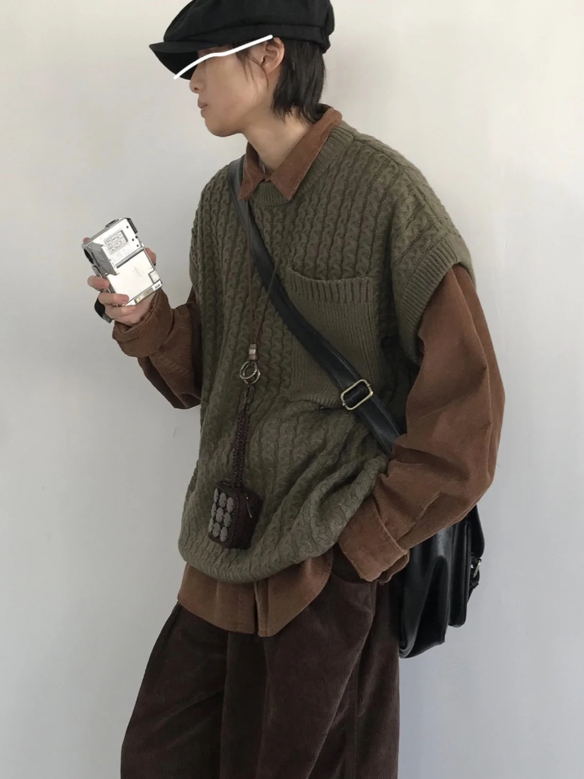 

Ретро-вязаный жилет в стиле оверсайз для мужчин, повседневный свободный свитер без рукавов с круглым вырезом, молодежный модный стиль