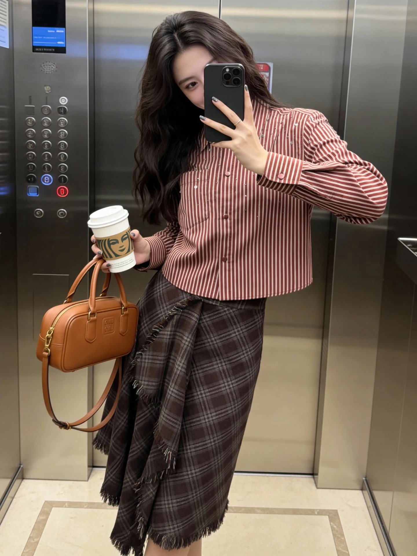 Lässige, vielseitige South Oil High-End-Damen-Irt-gestreifte Diamant-Wärmeübertragungs-Oberbekleidung für den Pendelverkehr, lockere Passform