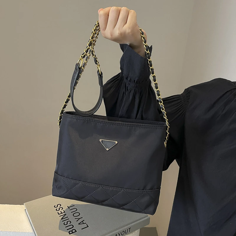 

Hybrid Meeting Ready Bag: Virtual-to-In-Person Light Luxury Female Handbook for Modern Workplace Fluidity