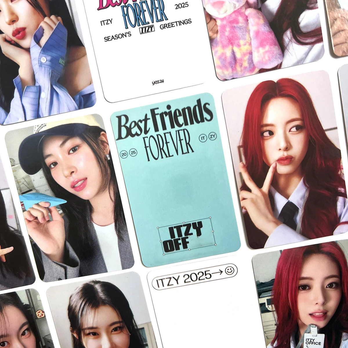 Kpop ITZY 2025 シーズンのご挨拶 LOMO カードベストフレンズフラワースペシャルフォトカード Yeji Ryujin Yuna Chaeryeong ファンコレクション