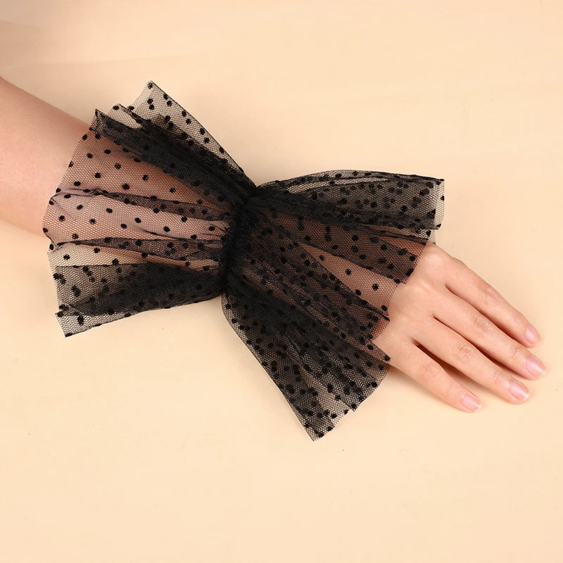 Polsini da polso con volant decorativi in pizzo a rete elastica con maniche finte rimovibili in tulle a pois neri per abito da sposa da sposa
