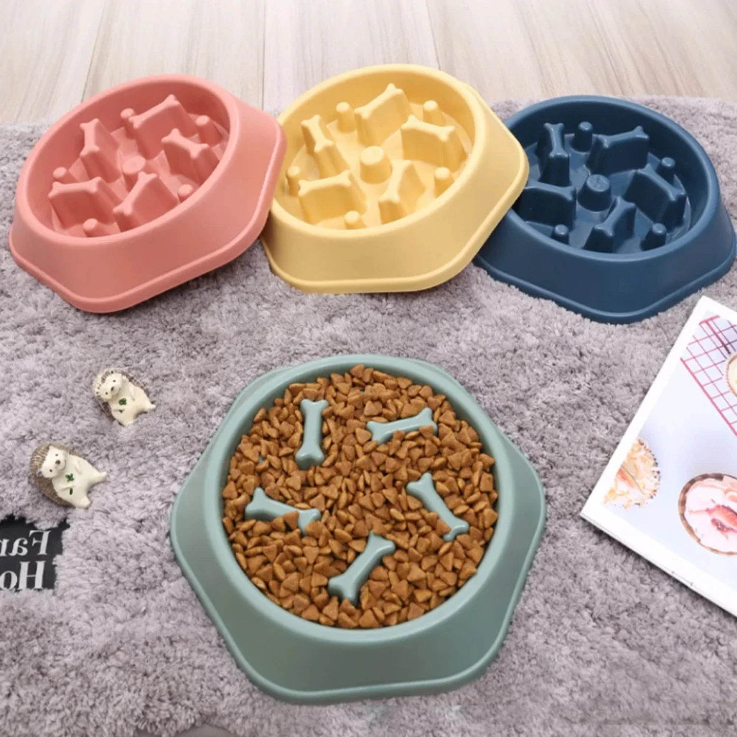 Upgrade your mealtime routine with this stylish and practical dog bowl, designed to keep spills at bay and satisfy your canine c