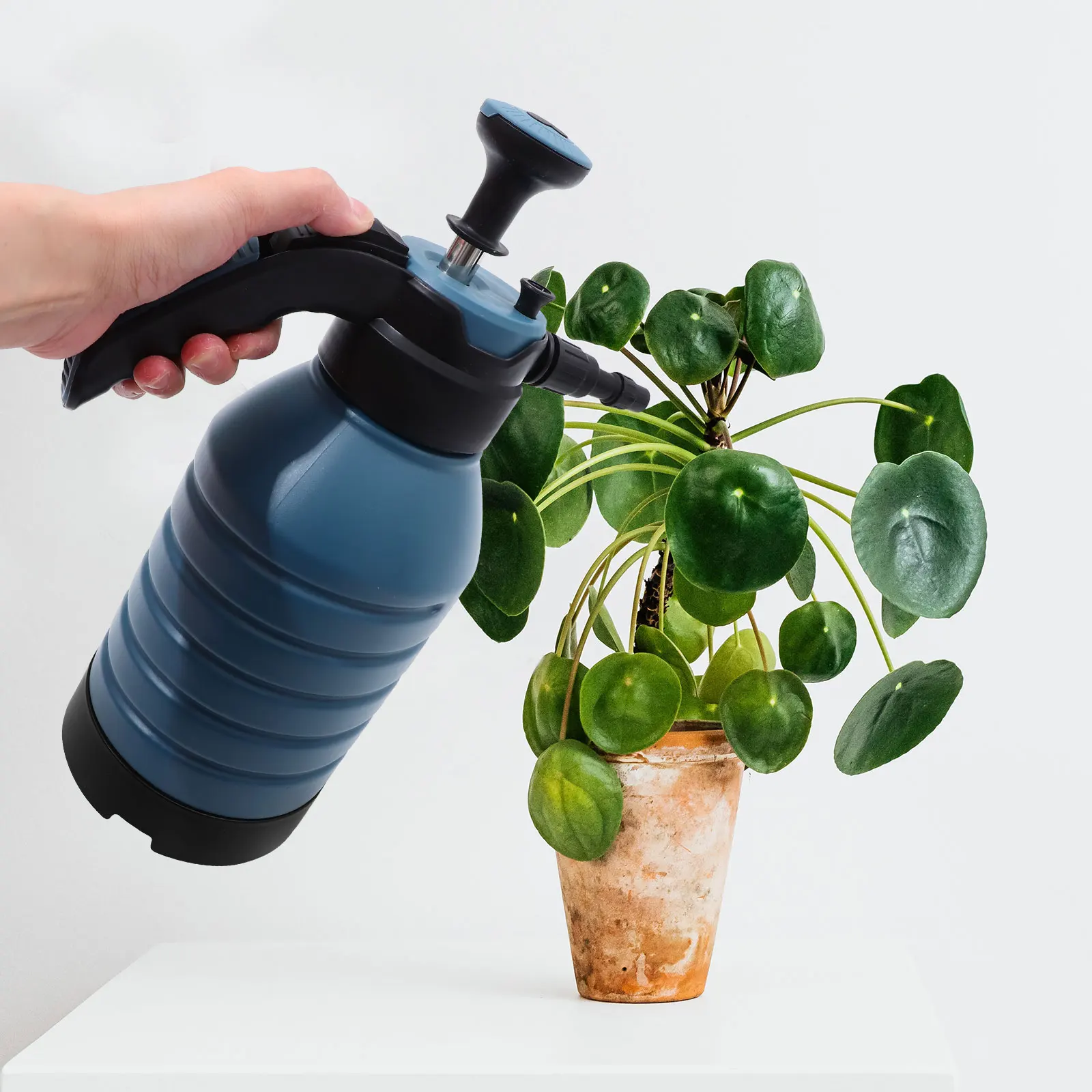 

Watering Can Small Plant Sprayer Bottle Garden Flowers Portable Manual Pump Design Ergonomic Handle Creative for Succulents