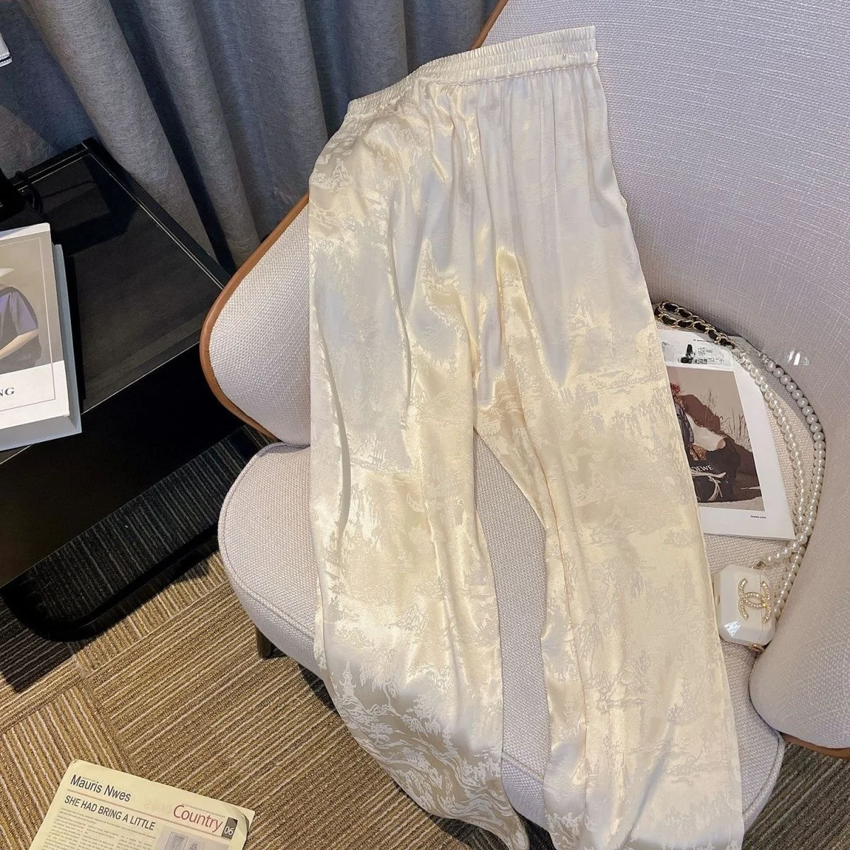 

Новые китайские брюки с высокой талией и широкими штанинами для женщин, весенне-летние повседневные брюки из шелковистой ткани с принтом, прямые брюки синего цвета.