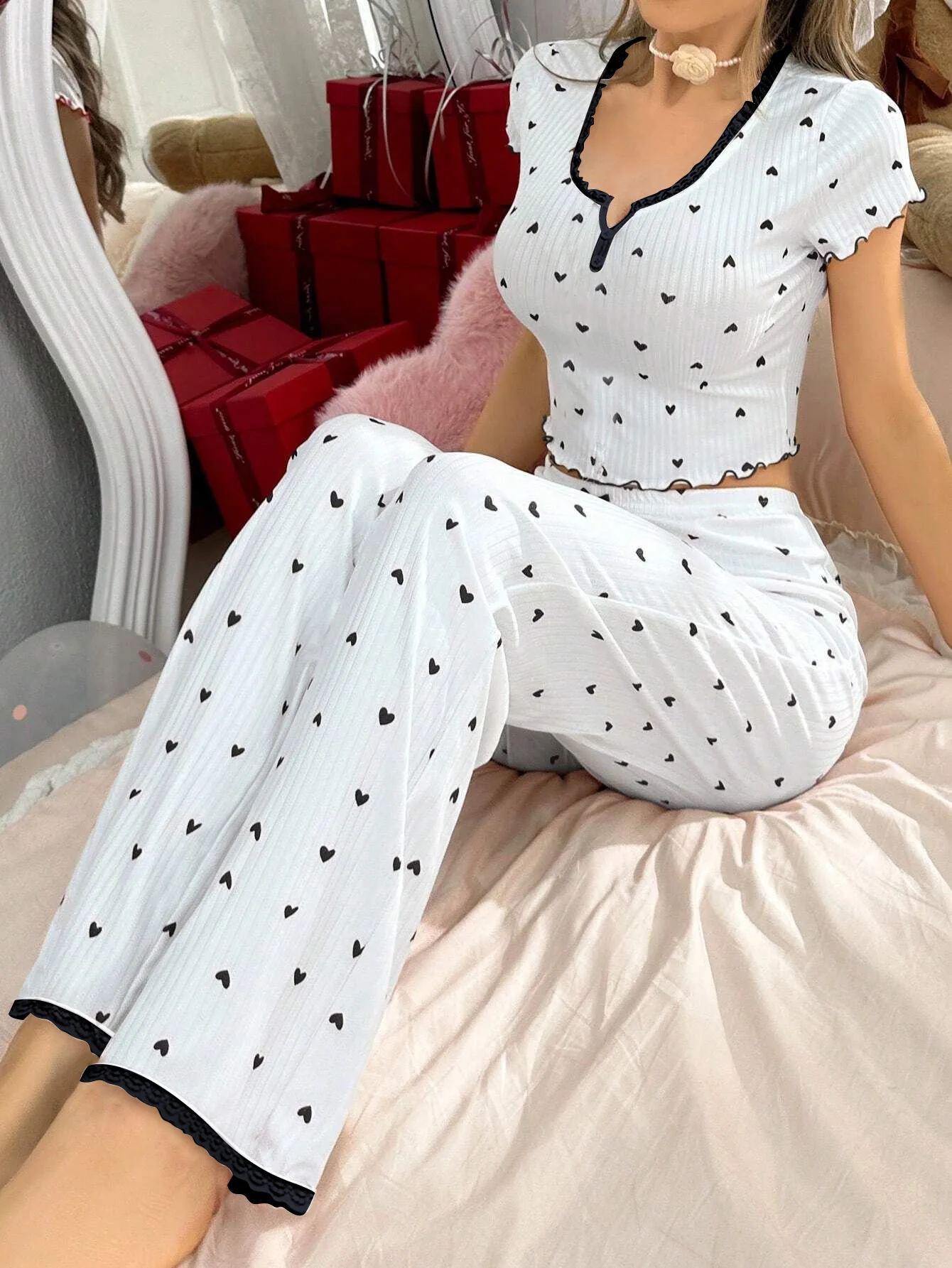 

Women's Pajamas Sets Short-sleeved Sleepwear Summer Black Love Heart Printed Lace Curled Loungewear Set Versatile Pj Set