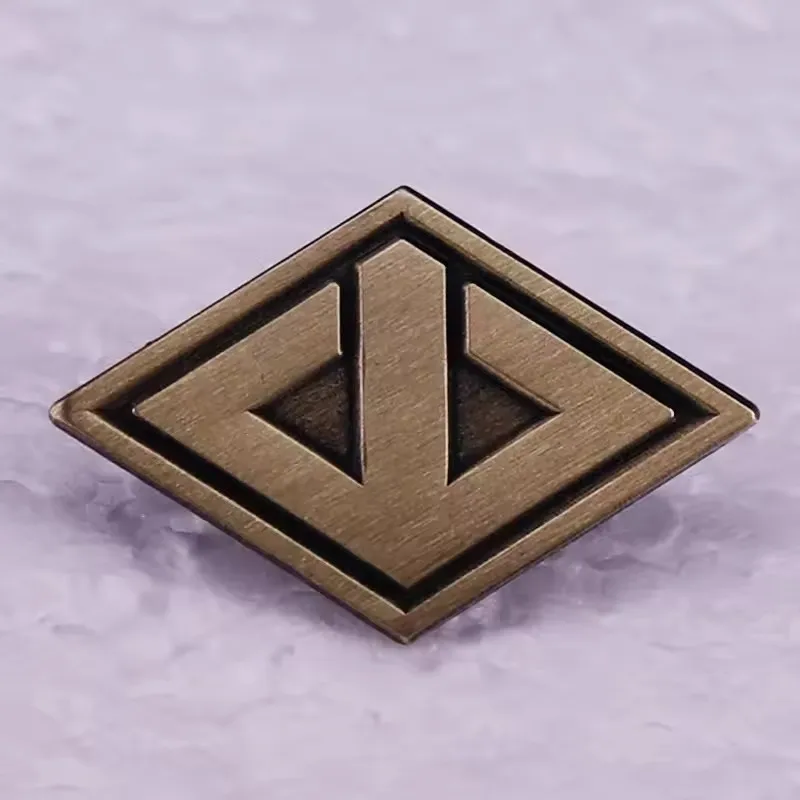 Classic Pattern Retro Metal Brooch Circular Emblem with Text Japanese Style Logo Lapel Pin Backpack Decoration Accessories Gift