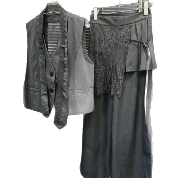 Casual Two Set Loose Fit Sweet Top with V Neck Sleeveless 3D Effect Wrinkle Capri Pants Autumn Private Celebrity Style Set Women