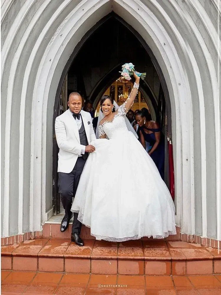 تخصيص الدانتيل يزين Ballgown فساتين الزفاف Vestidos De Casame سويب تراين الوهم كم طويل بالإضافة إلى حجم فستان زفاف