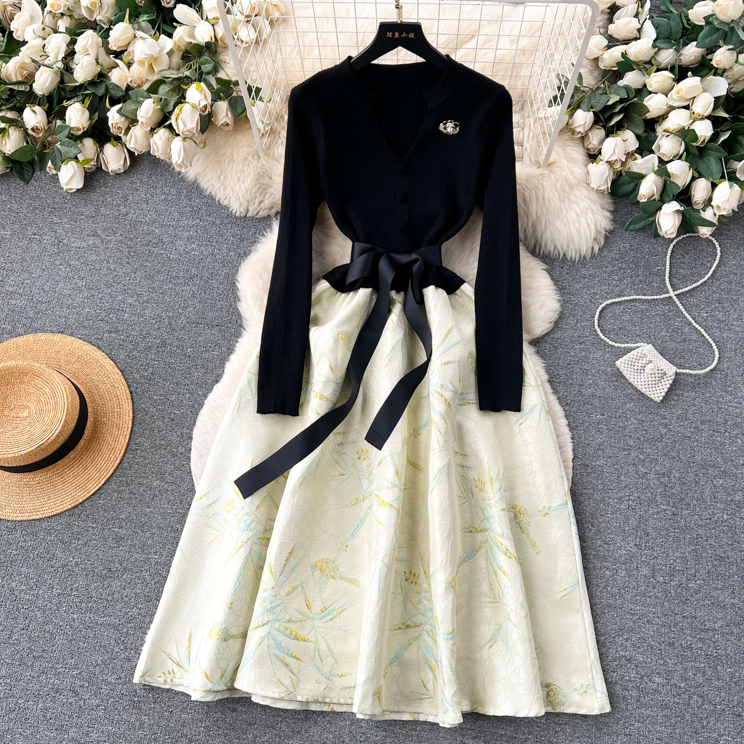 High Quality Knitted Patchwork Fake Two Piece Dress Women Vintage Floral Jacquard V-neck Lace-up Mid-length Dress With brooch