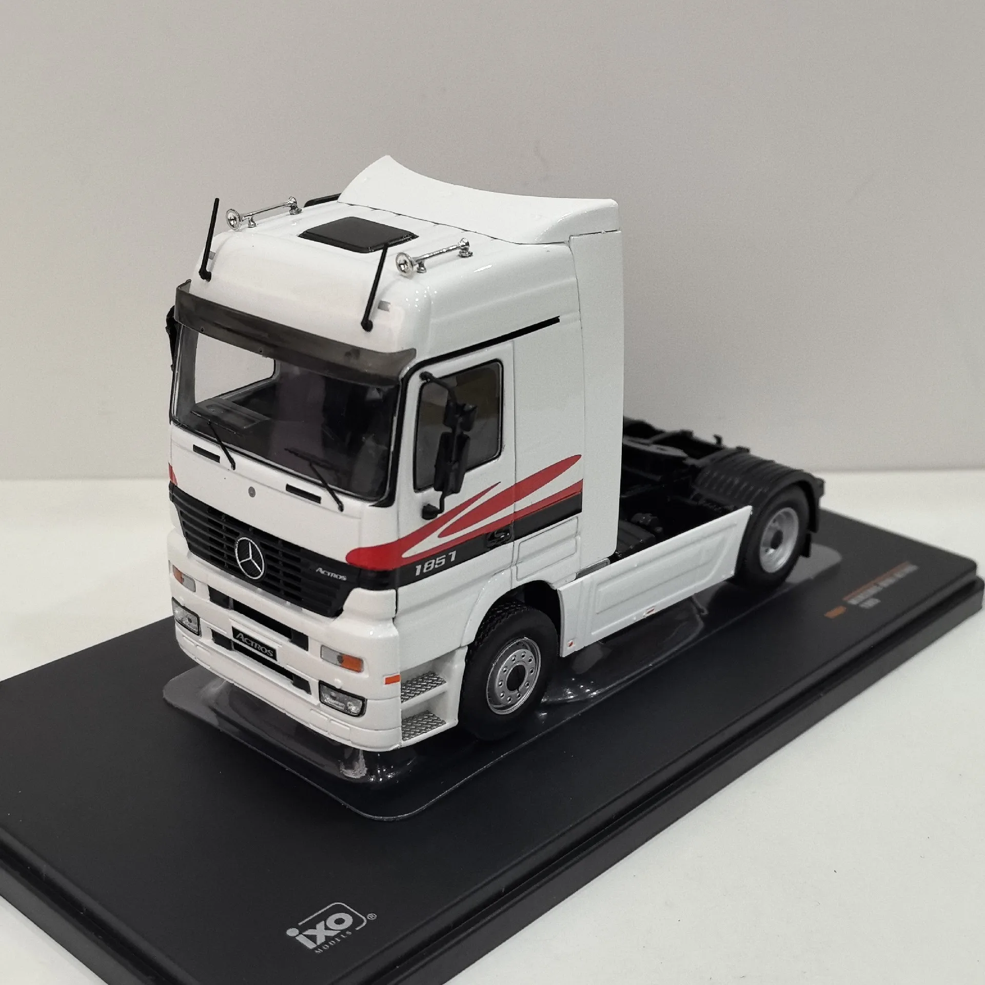 

Diecast IXO 1:43 Scale BENZ Actros MP1 1995 Alloy Car Model Collectible Toy Gift Souvenir Display Ornament