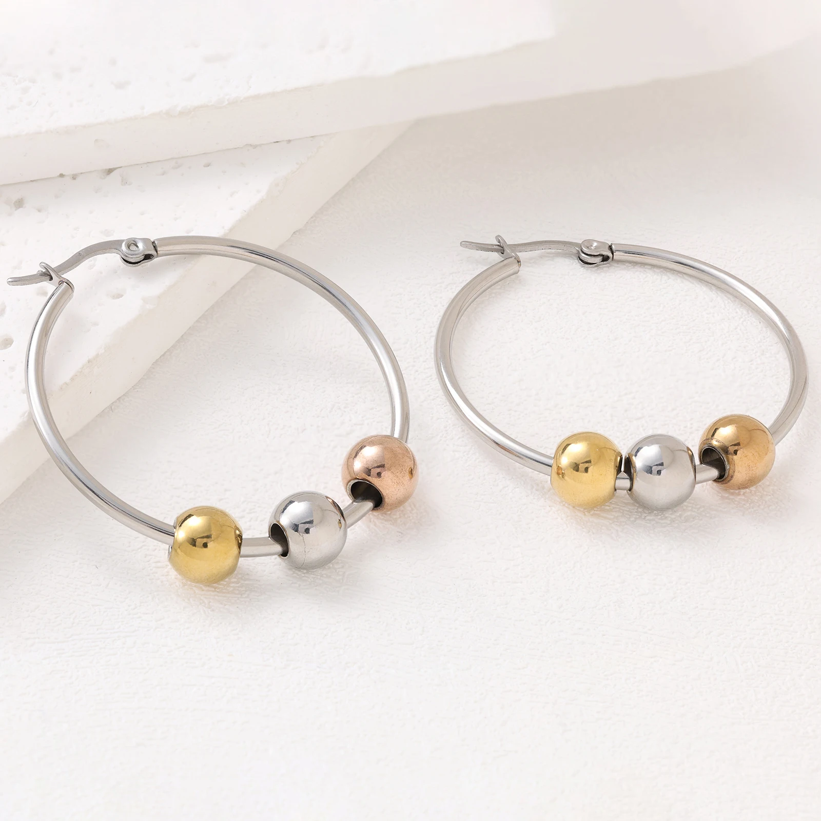 Fashionable stainless steel tricolor spherical earrings for women, versatile 18K gold-plated non fading jewelry