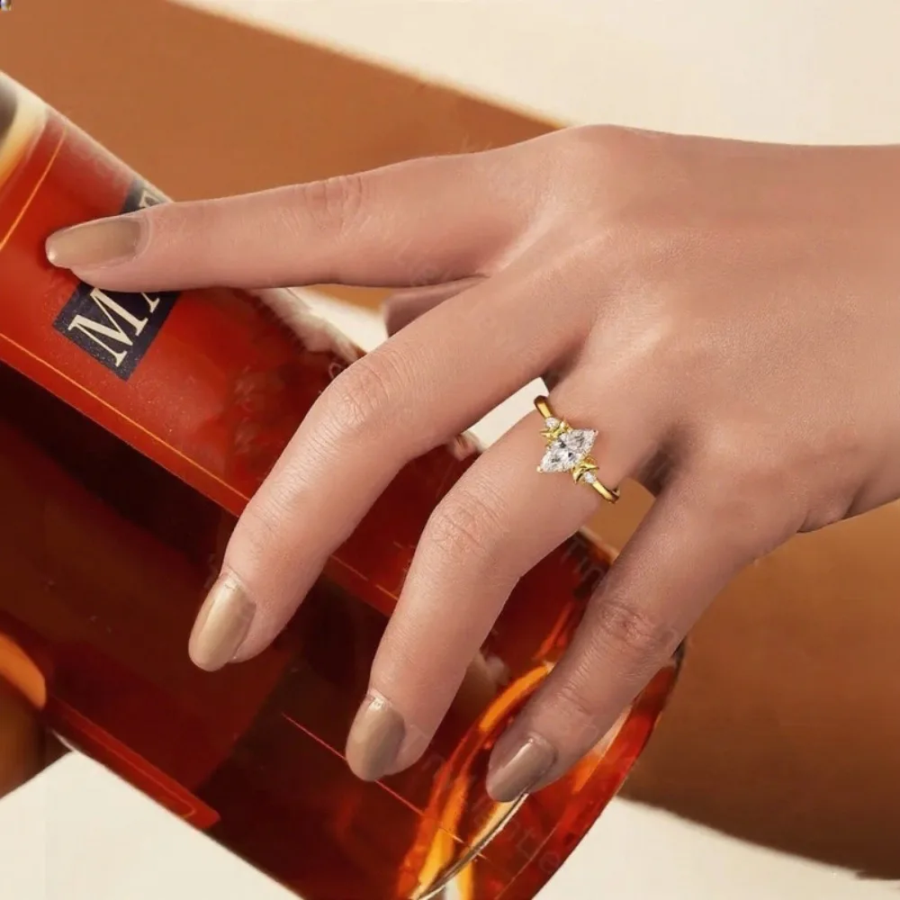 Ein Ring im Pferdeaugen-Design, modisch und personalisiert, geeignet für Verlobung, Ehe und den Alltag – ohne Box