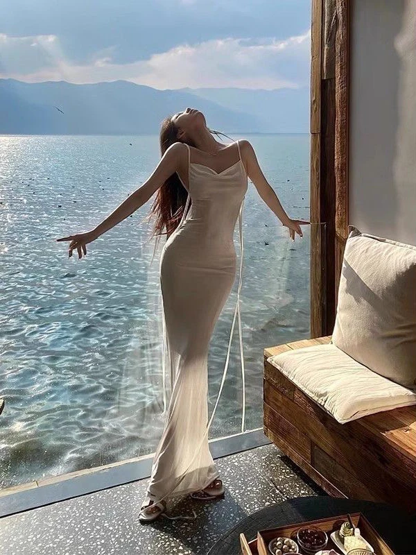 Pure Desire Sexy White Strapless Beach Dress Women's Holiday Coastline Long Dress Super Fairy Tale Feeling Backless Design