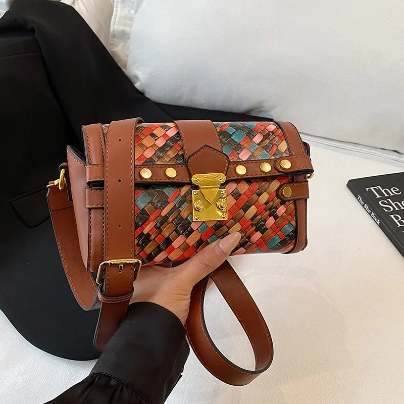 

Women's Fashion Contrasting Retro Single Shoulder Crossbody Bag Versatile Niche Small Square Design