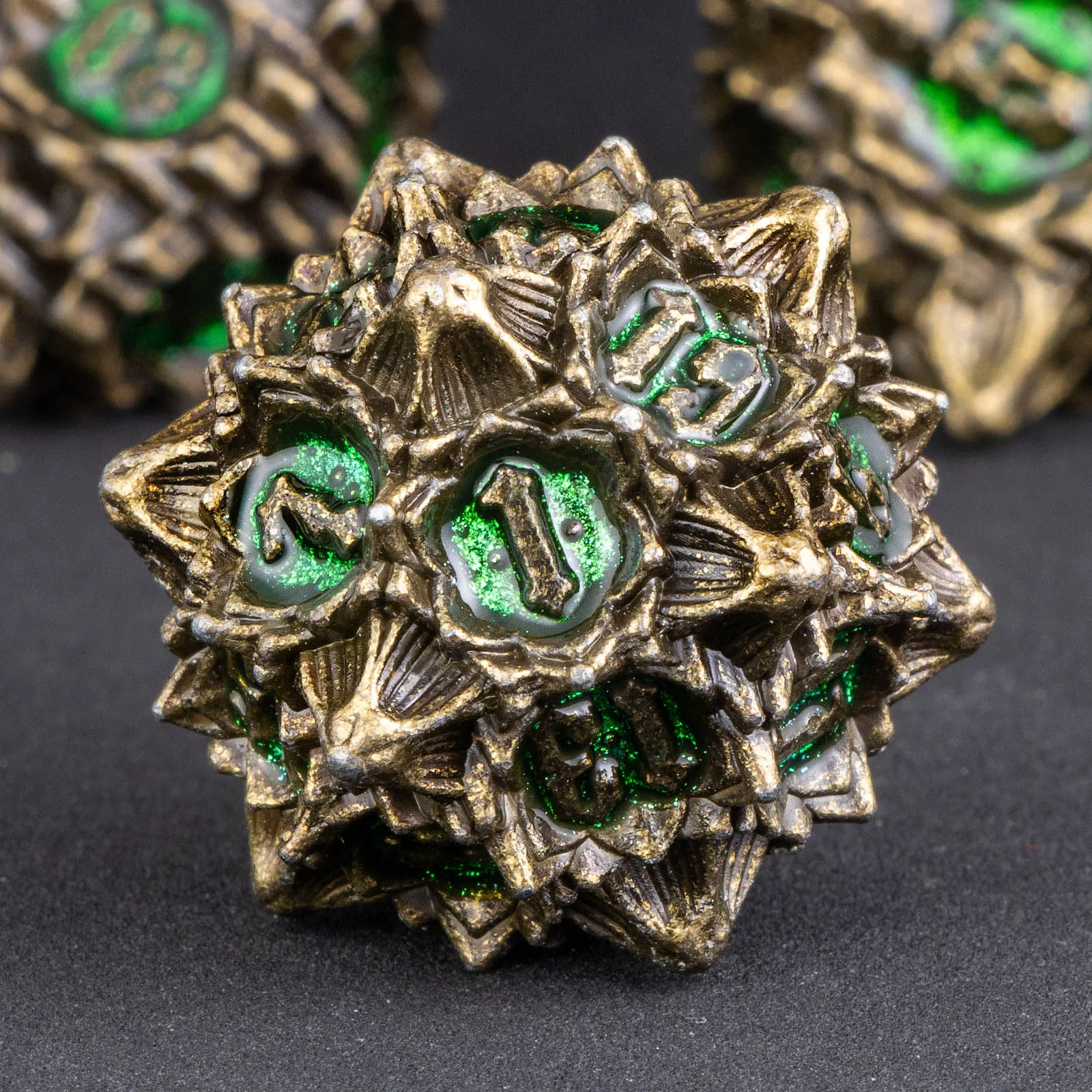 

7-piece set of cool metal dice dungeon and dragon dice, 6-sided polyhedral D&D dice RPG role-playing game D dice set D20 D12 D10