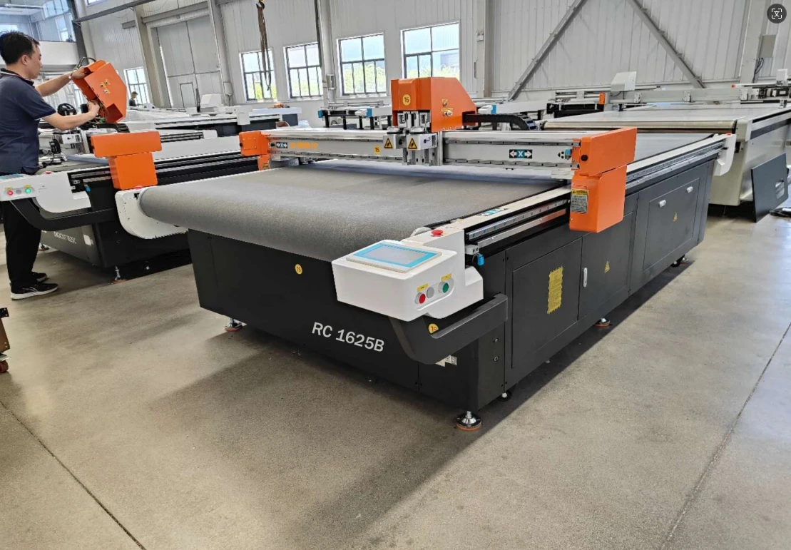 2125 CNC Oscillating Knife Digital Auto-Feeding Cloth Cutting Table Machine Multi-Layer Fabric Pet Board & Clothes Cutting