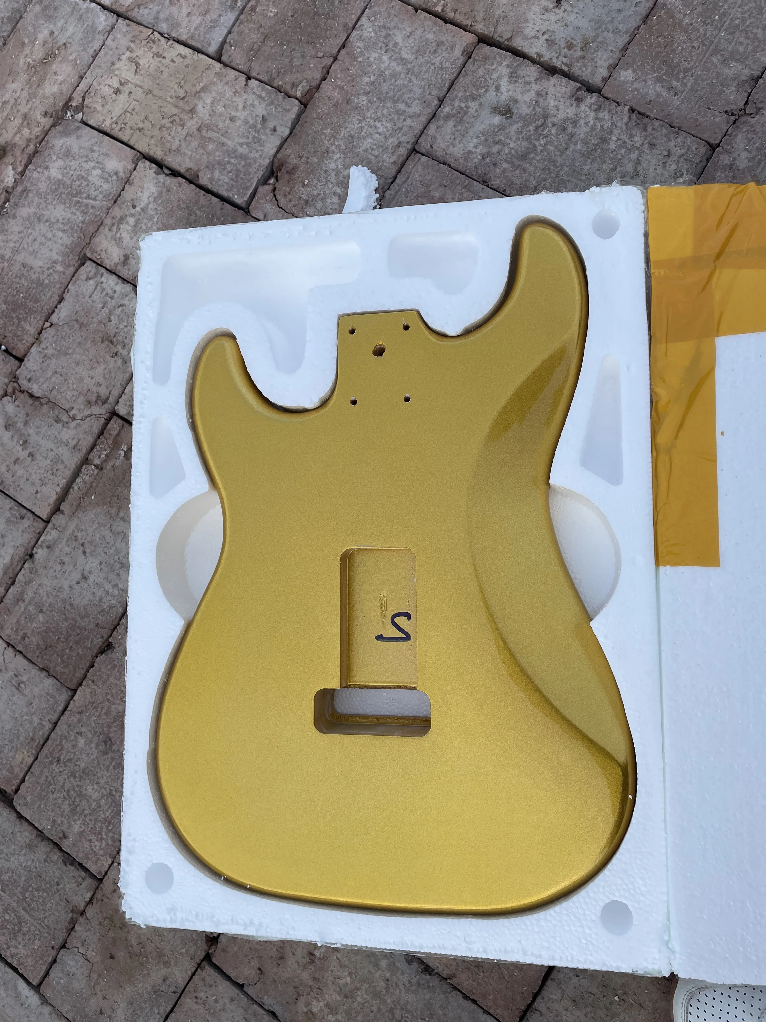 High Quality Poplar Wood Electric Guitar Body Golden DIY Replacement Barrel Gloss Finished Blank Wood Parts 5.7cm Pocket