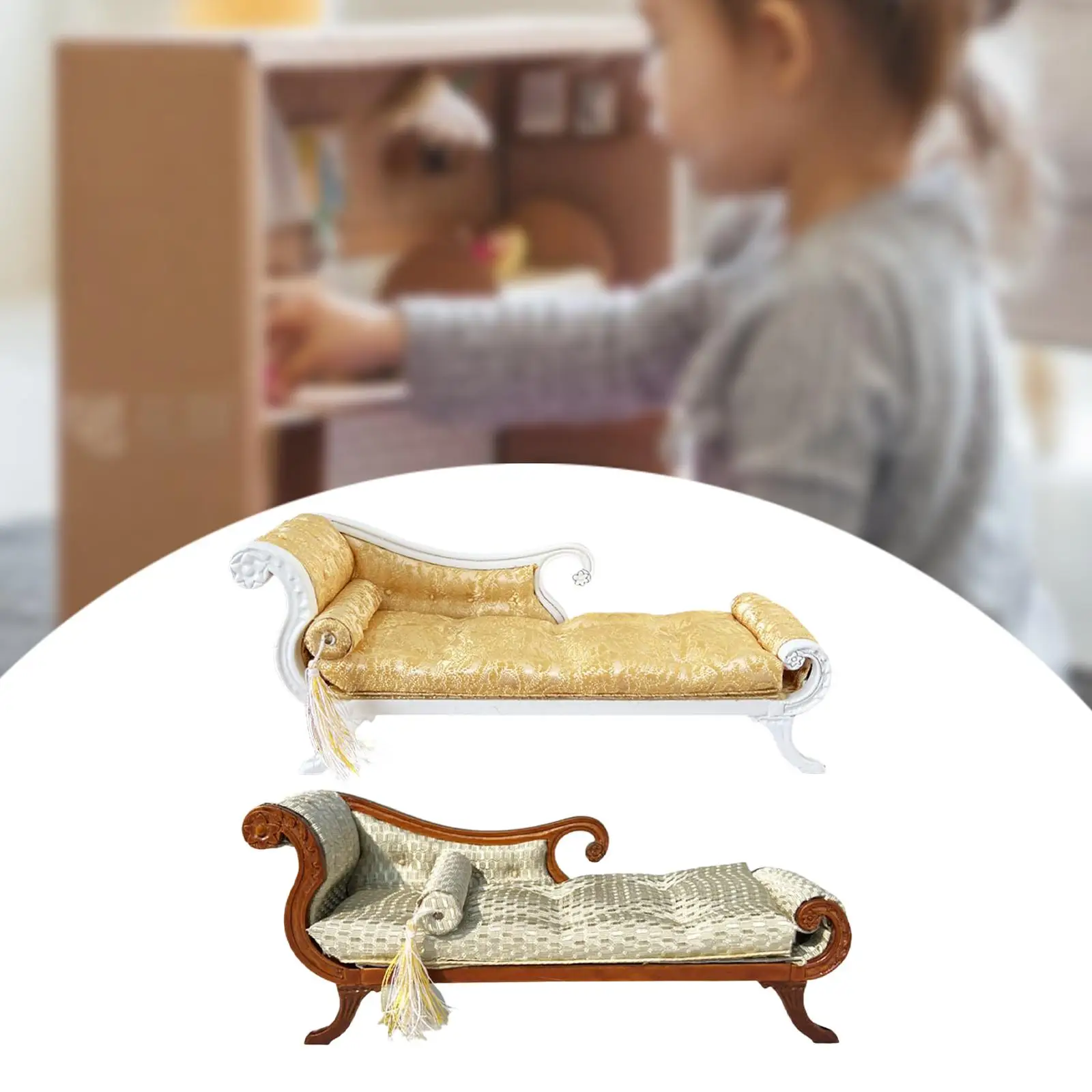Modello di divano letto in legno per casa delle bambole in scala 1:12 con mini panca