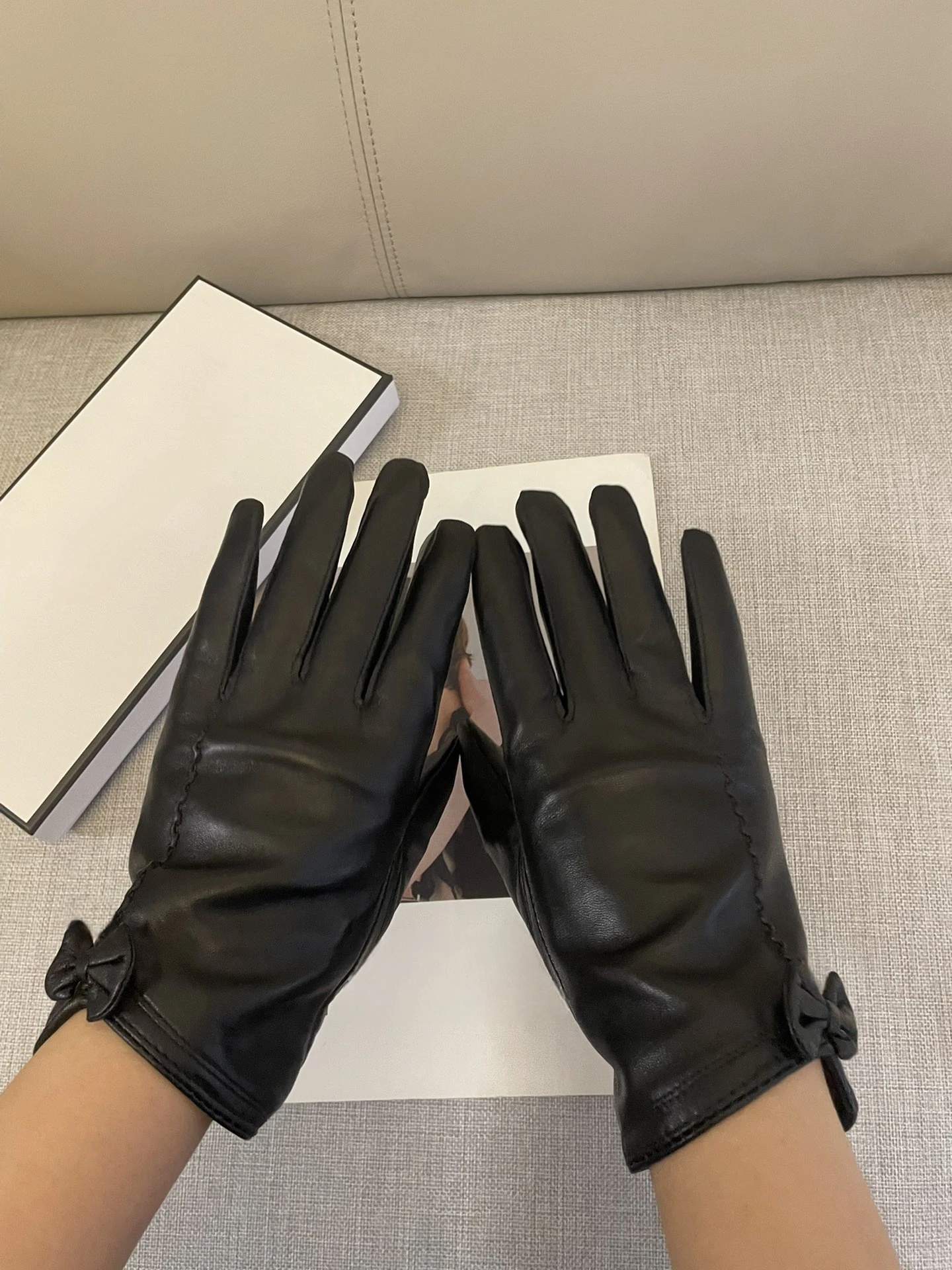 

New women's gloves made of sheepskin leather, ultra-thin, soft, comfortable and hand shaped